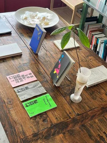 Book Job Hunting: Temporary Shared Hub