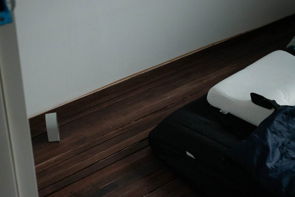 마루와 이불, 베개가 놓인 쉼 공간